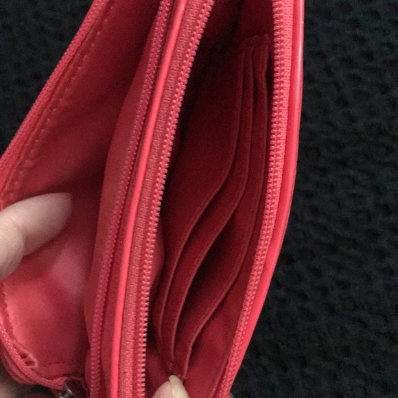 Coach wristlet, cream and coral - Picture 4 of 9